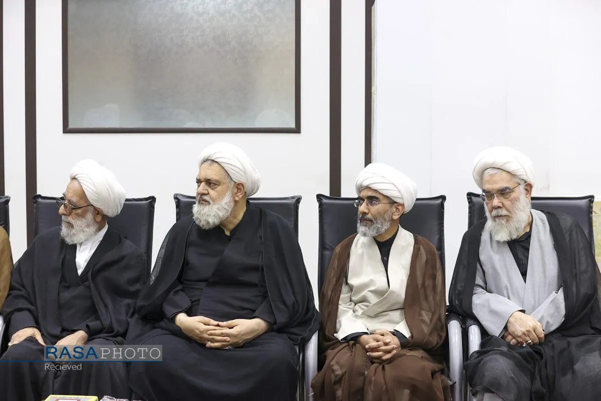 دیدار پزشکیان با اعضای جامعه مدرسین حوزه علمیه قم