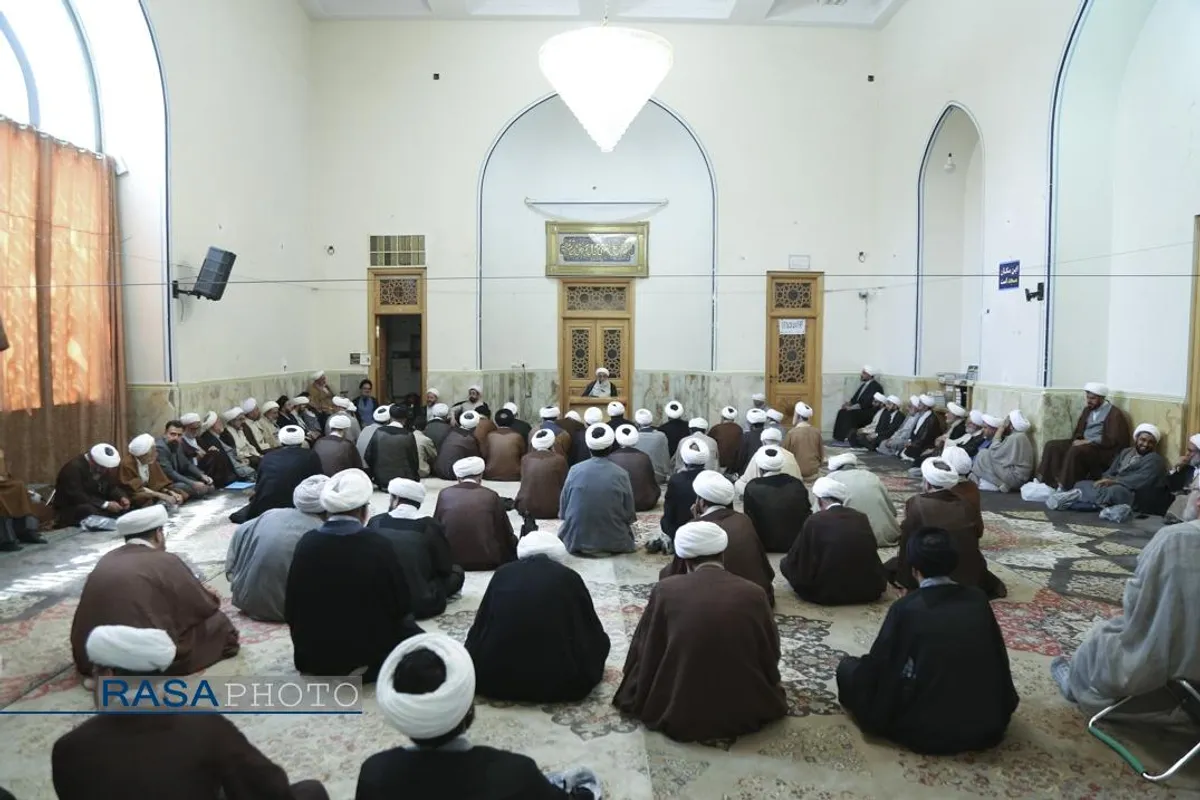 دیدار اعضای مجمع نمایندگان طلاب با آیت الله شب زنده&zwnj;دار