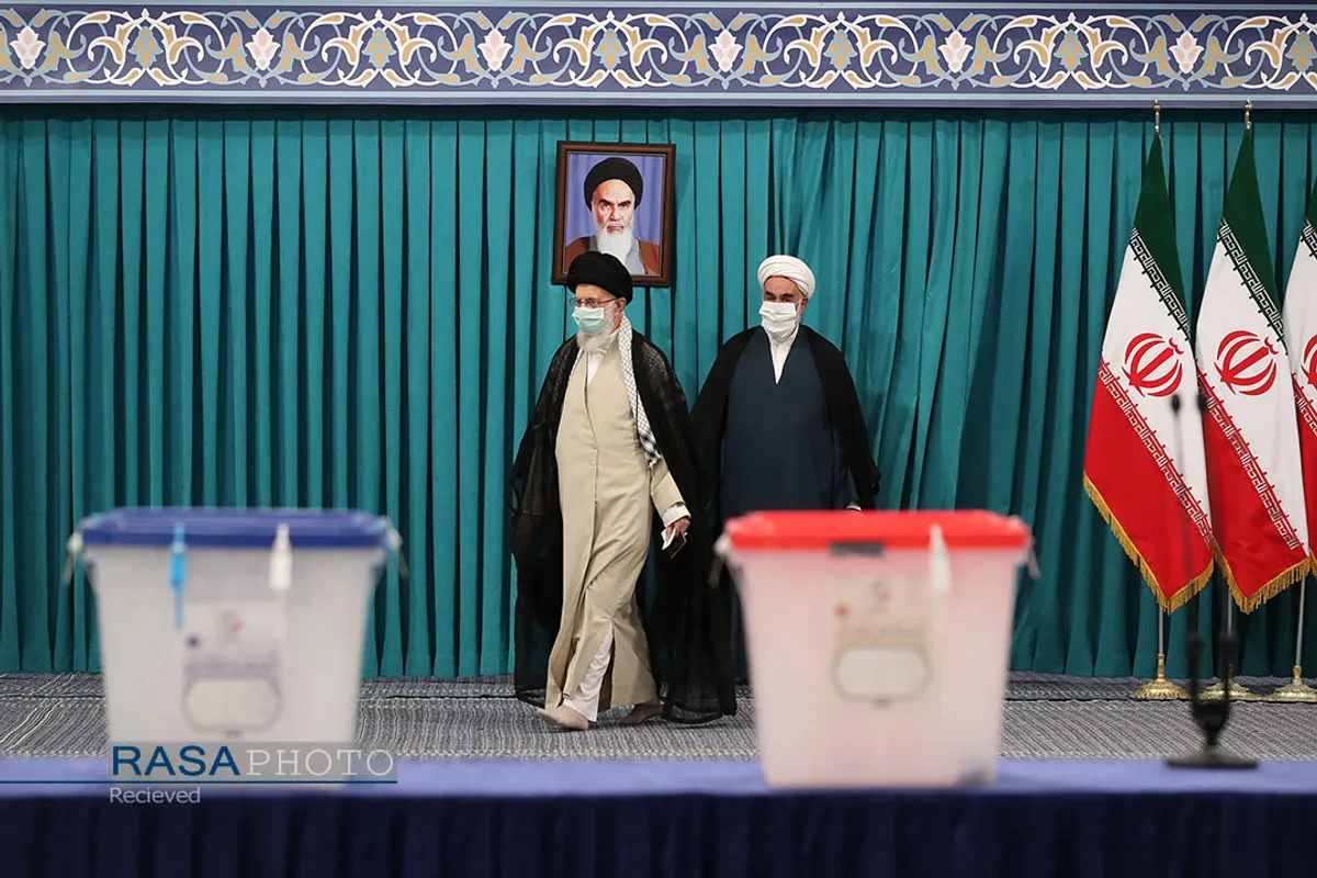 حضور مقام معظم رهبری در پای صندوق رای