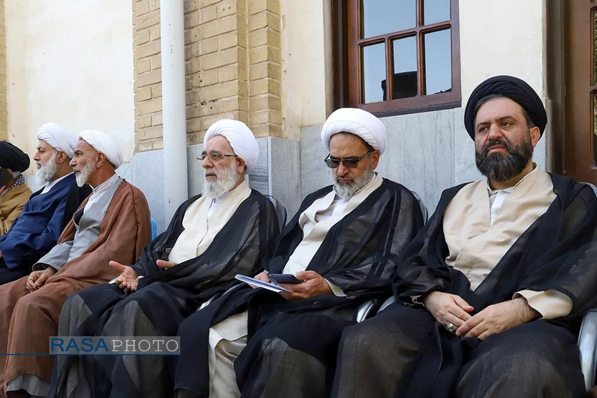 تجمع طلاب و فضلای حوزه در حمایت از عملیات مقتدرانه نیرو&zwnj;های مسلح -۱