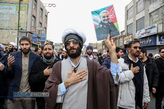 راهپیمایی خودجوش طلاب و بسیجیان قم در پی شهادت حاج قاسم سلیمانی