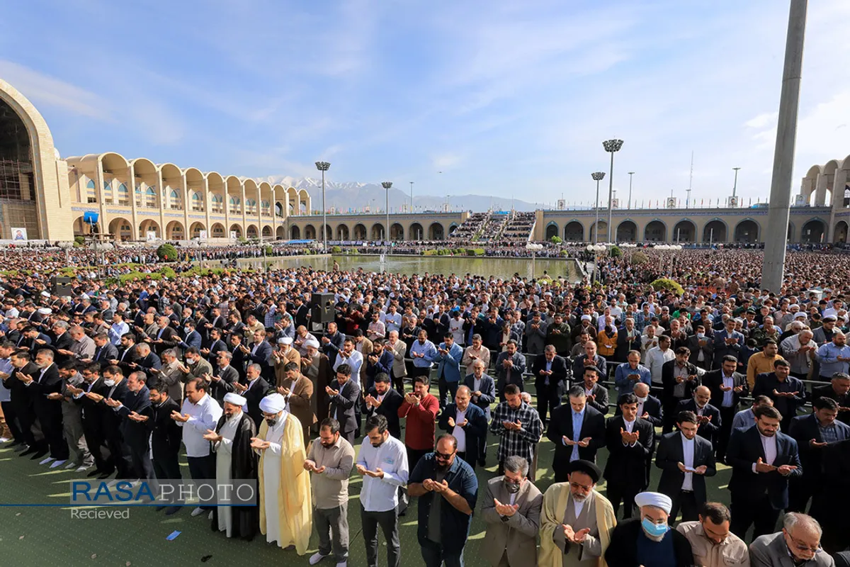 اقامه نماز عید فطر به امامت مقام معظم رهبری