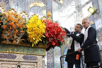 به مناسبت فرارسیدن میلاد باسعادت حضرت زینب سلام الله علیها، حرم آن حضرت با بیش از سی هزار گل اهدایی از سوی بانیان ایرانی، گل&lrm;آرایی شد.