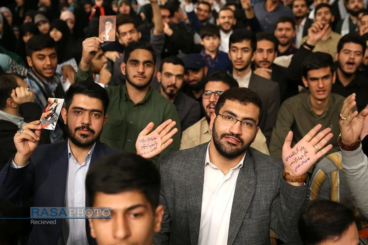 دیدار دانش&zwnj;آموزان و دانشجویان با مقام معظم رهبری