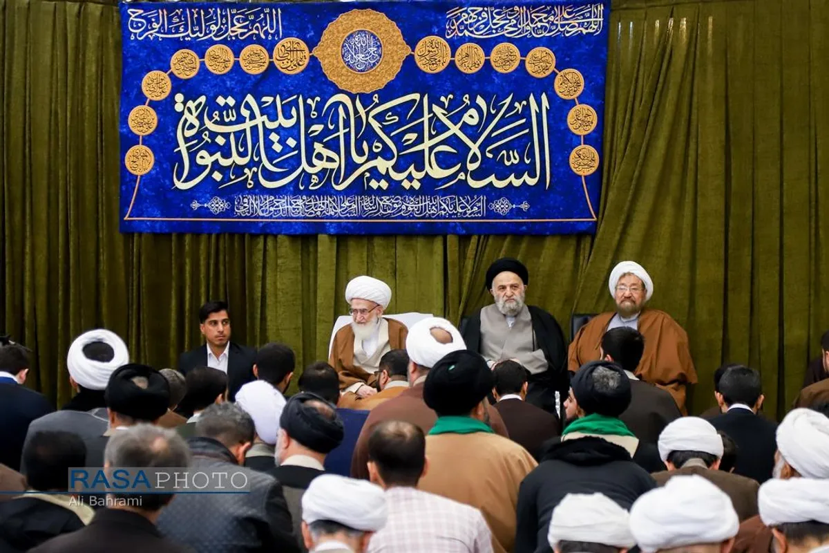 جشن روز مبعث و عمامه&zwnj;گذاری تعدادی از طلاب حوزه علمیه قم در بیوت مراجع تقلید