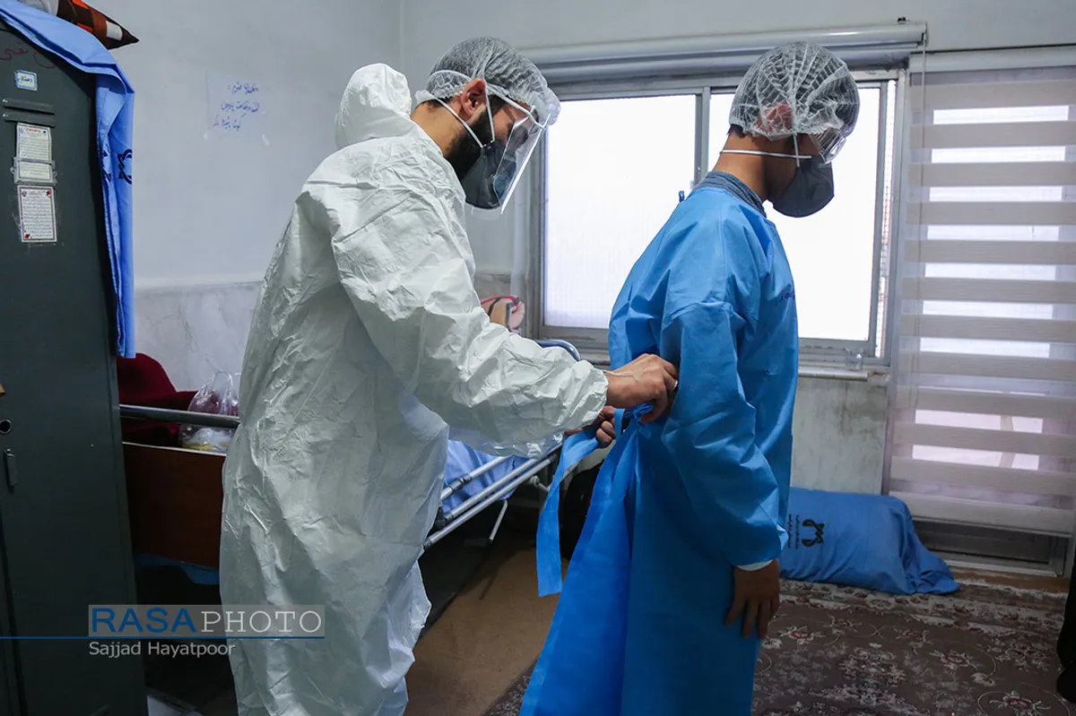 فعالیت گروه همراهان جهادی طلاب با شروع موج دوم کرونا