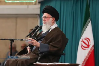 دیدار جمعی از رأی اولی&zwnj;ها و خانواده&zwnj;های شهدا با رهبر انقلاب