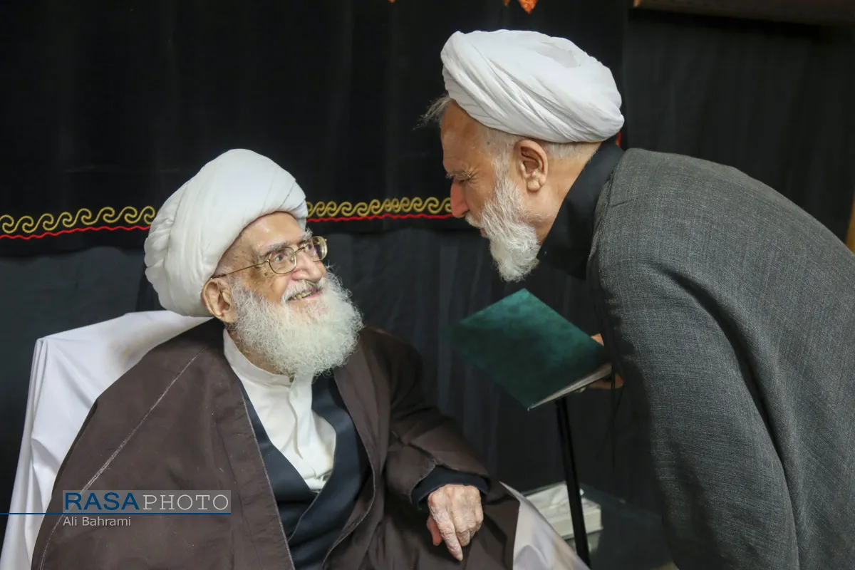گرامیداشت رهبر شهید انقلاب در بیت حضرت آیت الله نوری همدانی