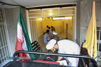آماده سازی آشپزخانه مدرسه علمیه صدوق قم برای تهیه افطاری خانواده&zwnj;های محروم