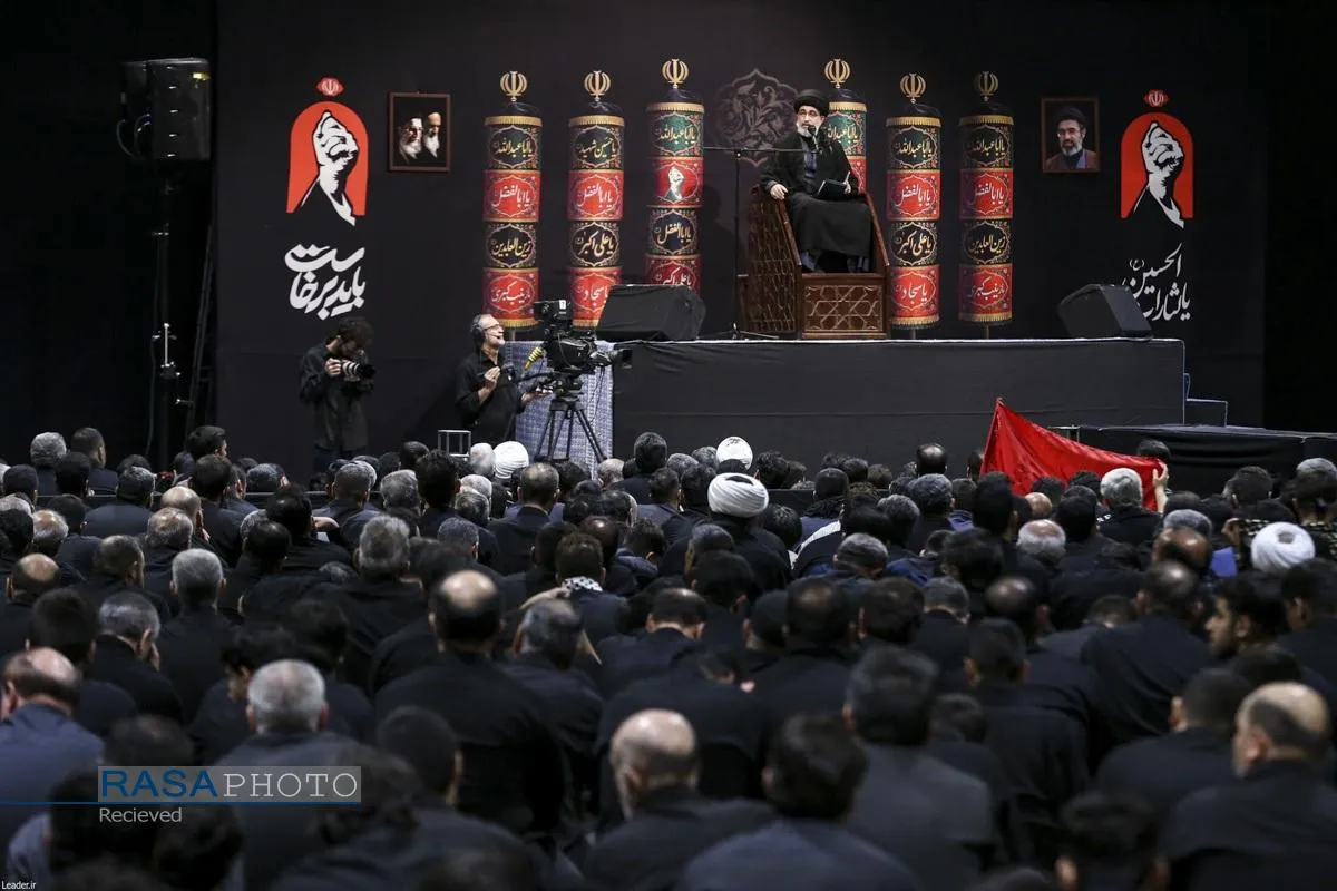 اولین شب مراسم عزاداری ماه محرم در جوار محل عروج ملکوتی امام شهید انقلاب