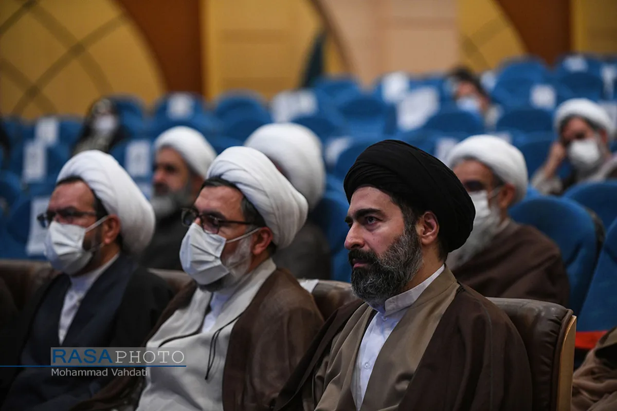 مراسم نکوداشت مرحوم آیت الله سلطان&zwnj;الواعظین شیرازی با قرائت پیام حضرت آیت الله سبحانی در سالن همایش های غدیر دفتر تبلیغات اسلامی برگزار شد.