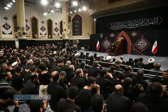 مراسم عزاداری شب عاشورای حسینی (علیه&zwnj;السلام) با حضور رهبر انقلاب