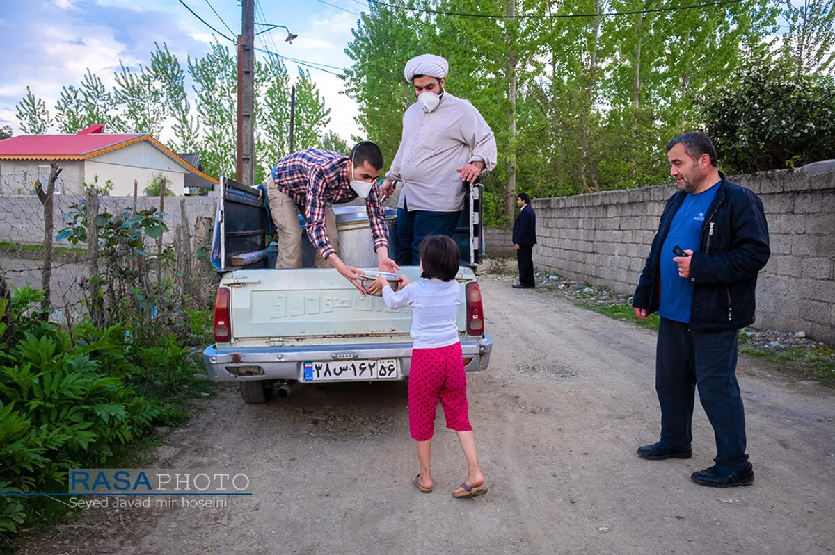 توزیع ۲۰۰۰ پرس آش نذری به مناسبت سالروز وفات حضرت ام المومنین خدیجه کبری (سلام الله علیها) توسط طلاب و خیرین در مناطق محروم تالش