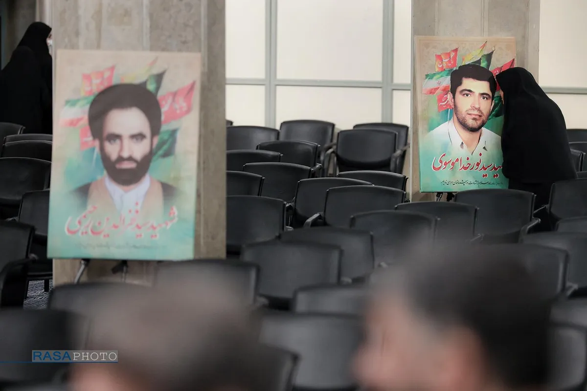 دیدار دست&zwnj;اندرکاران برگزاری کنگره ملی شهدای استان لرستان با مقام معظم رهبری