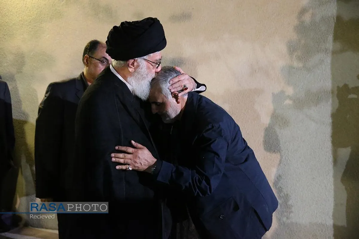 مجموعه&zwnj;ای از عکس&zwnj;های سردار شهید حاج قاسم سلیمانی در کنار رهبر معظم انقلاب