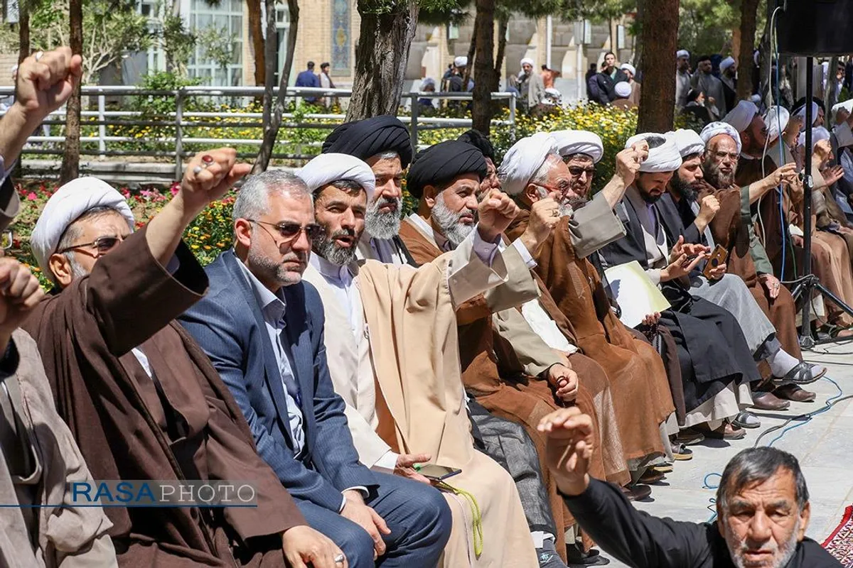 تجمع طلاب و فضلای حوزه در حمایت از عملیات مقتدرانه نیرو&zwnj;های مسلح -۲