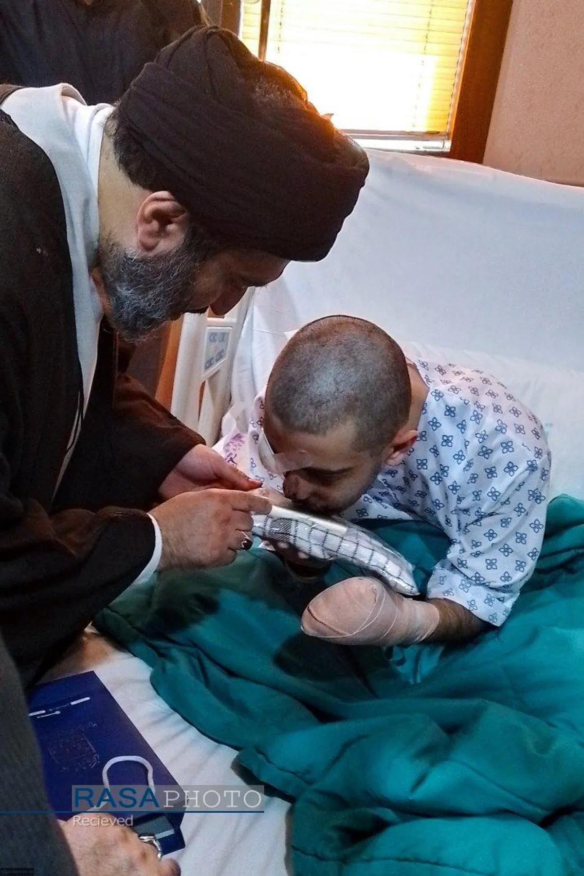 عیادت فرزندان رهبر انقلاب از مجروحان لبنانی و رزمندگان حزب&zwnj;الله