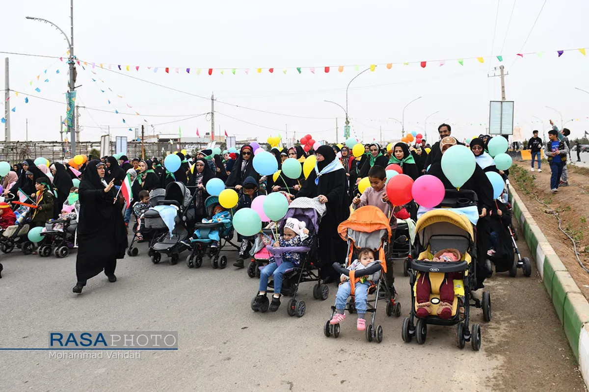 راهپیمایی کالسکه ای پدر و مادرها با عنوان "امید آینده"