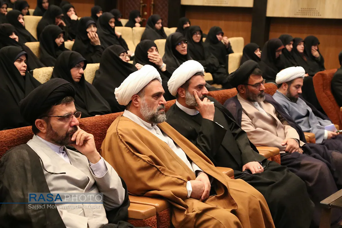 نشست بصیرتی بررسی ابعاد فتنه ۸۸ ویژه اساتید و طلاب خواهر استان چهارمحال و بختیاری