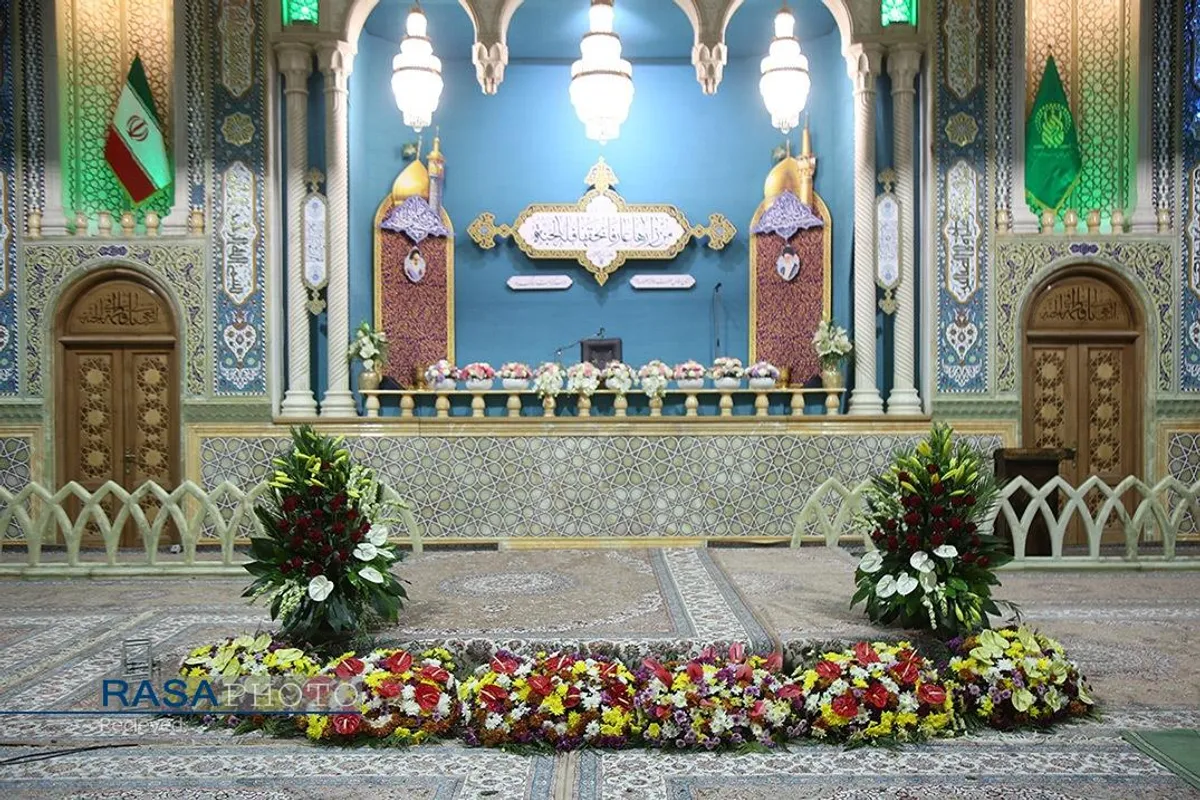 آیین گل آرایی ضریح مطهر کریمه اهل&zwnj;بیت(س) به مناسبت دهه کرامت