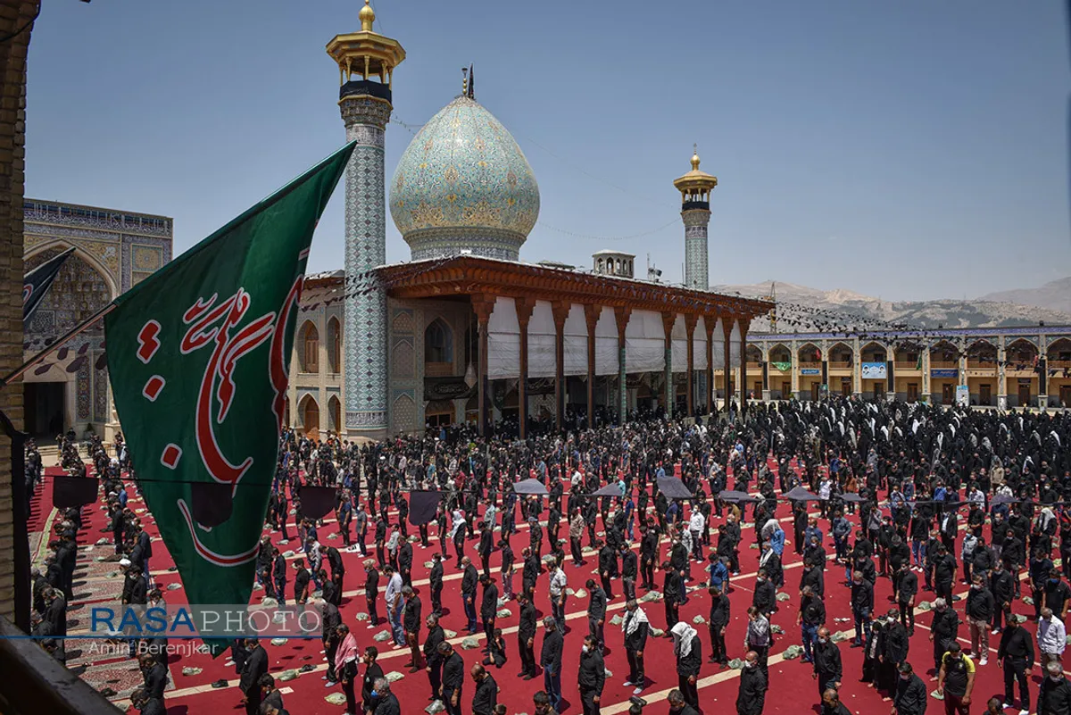 عزاداری و نماز جماعت ظهر عاشورا در حرم حضرت احمدبن موسی الکاظم (ع)