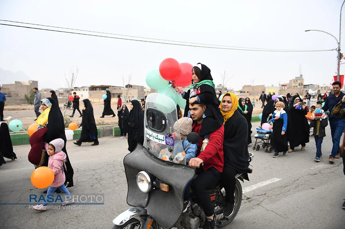 راهپیمایی کالسکه ای پدر و مادرها با عنوان "امید آینده"