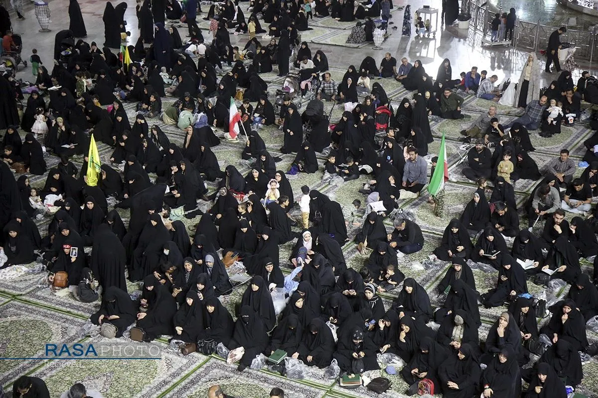 اجتماع هیئات مذهبی قم با شعار &laquo;مسلم دیگر تنها نخواهد ماند&raquo; در حرم مطهر