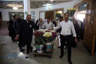 آیین گل آرایی ضریح مطهر کریمه اهل&zwnj;بیت(س) به مناسبت دهه کرامت