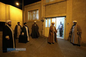 دیدار و تکریم خانواده شهدا با حضور جمعی از طلاب در بیرجند&lrm;