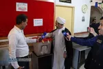 حضور حجت الاسلام والمسلمین کریمی تبار نماینده ولی فقیه در استان ایلام در پای صندوق رای دومین دوره چهاردهمین انتخابات ریاست جمهوری