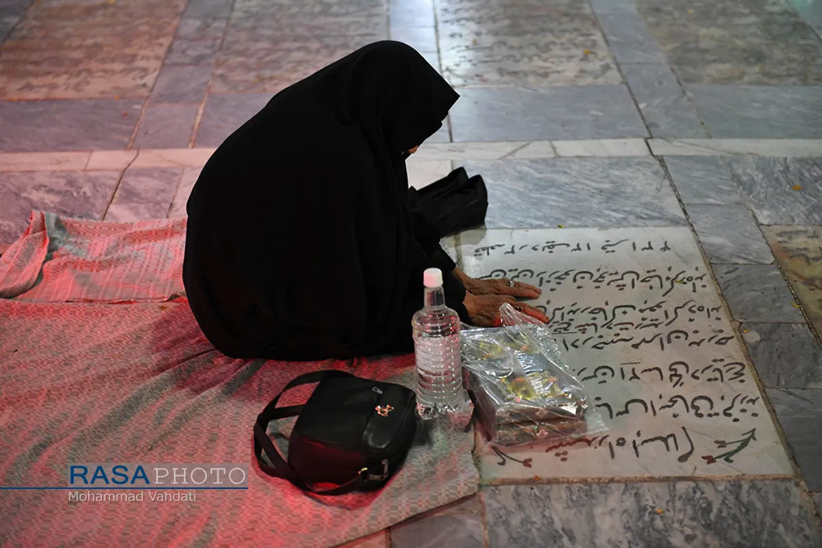 احیا شب قدر در جوار مزار شهداء