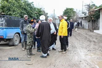 آیت الله توکل نماینده مردم مازندران در مجلس خبرگان رهبری، حجت الاسلام حسن روحانی امام جمعه بابل، حجت الاسلام شکریان رئیس سازمان تبلیغات اسلامی با حضور در مناطق سیل زده مازندران از روند امداد رسانی به سیل زدگان بازدید کردند.