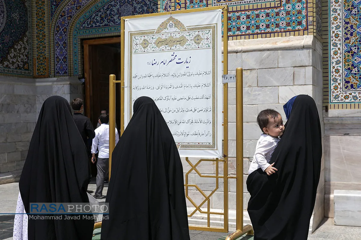 حال و هوای حرم در روز زیارتی حضرت امام رضا (علیه السلام&lrm;)