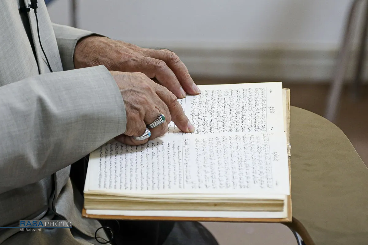 جلسه درس اصول کافی با تدریس حجت الاسلام والمسلمین حمید پارسانیا 