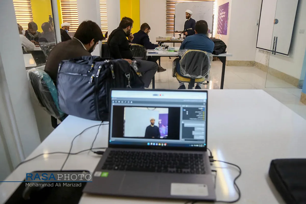 اولین جلسه کارگاهی "دوره کنشگری موثر در شبکه های اجتماعی"