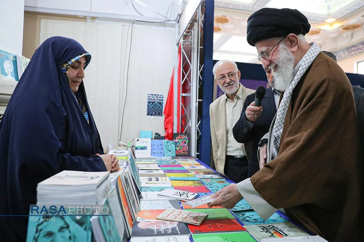 بازدید رهبر معظم انقلاب از سی و پنجمین نمایشگاه بین&zwnj;المللی کتاب تهران