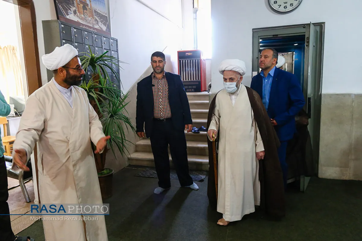 جشن عمامه&zwnj;گذاری طلاب توسط حضرت آیت الله سبحانی