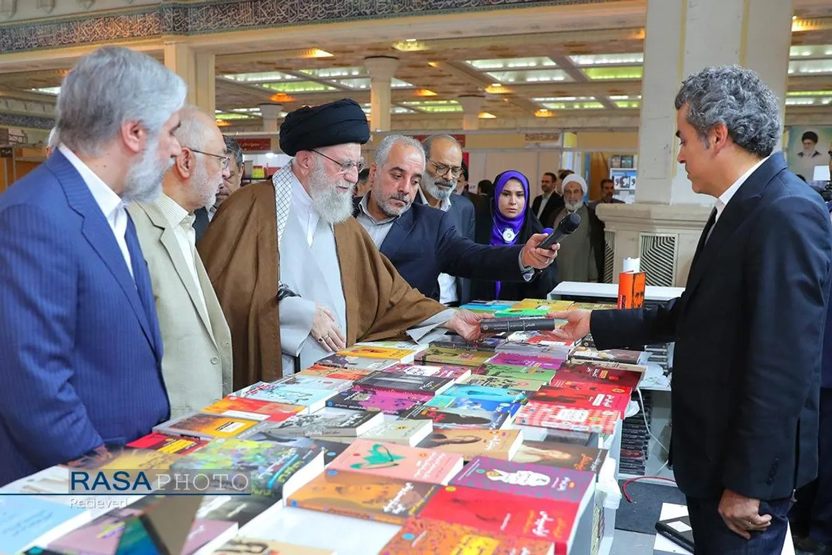 بازدید رهبر معظم انقلاب از سی و پنجمین نمایشگاه بین&zwnj;المللی کتاب تهران