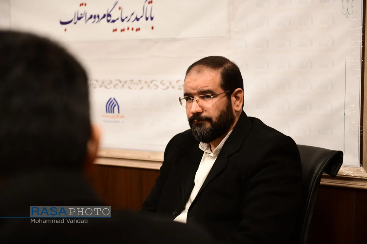 نشست علمی نقش حوزه علمیه انقلابی در رشد، اخلاق و معنویت
نشست علمی نقش حوزه علمیه انقلابی در رشد، اخلاق و معنویت، با تاکید بر بیانیه