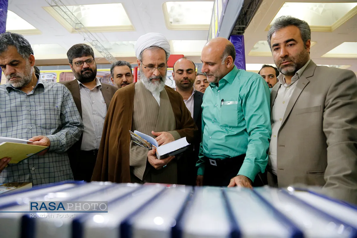 بازدید آیت الله اعرافی مدیر حوزه&zwnj;های علمیه از نمایشگاه بین المللی کتاب
