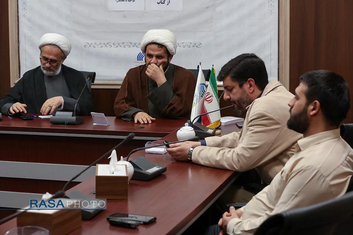 رونمایی از کتاب "درسنامه اصول و روش مواجهه با مخالفان"