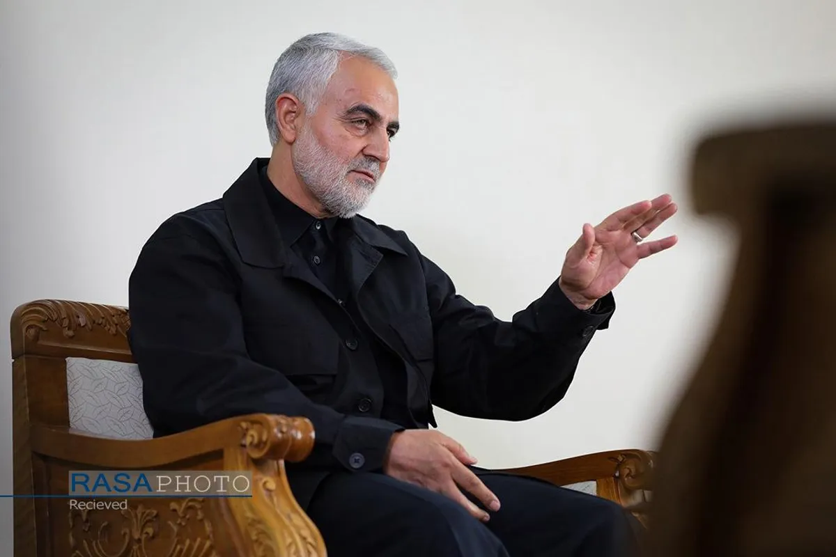 مجموعه&zwnj;ای از عکس&zwnj;های سردار شهید حاج قاسم سلیمانی در کنار رهبر معظم انقلاب
