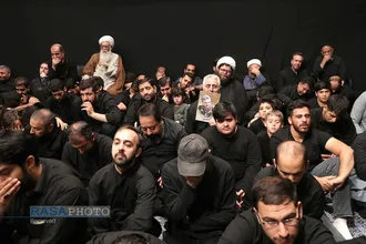 مراسم عزاداری شام غریبان با حضور مقام معظم رهبری
