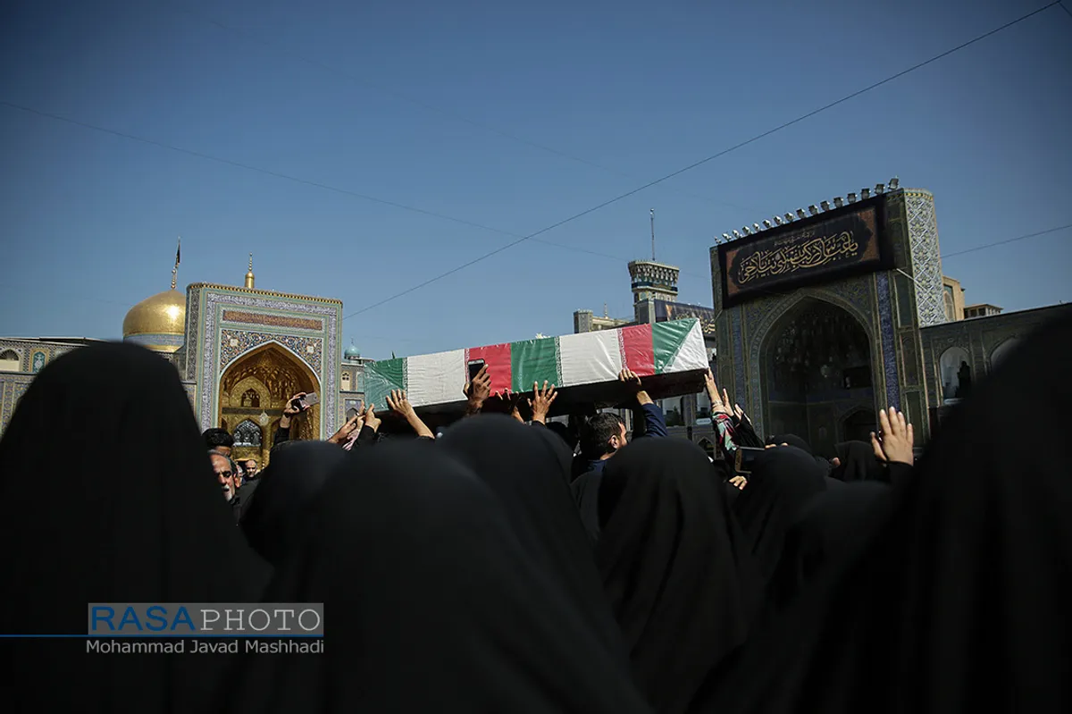 تشییع پیکر شهید حسین مهاجر در حرم امام رضا (علیه السلام&lrm;)