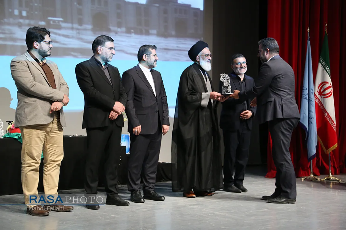 تجلیل از خبرنگاران خبرگزاری رسا در جشنواره مطبوعات دینی