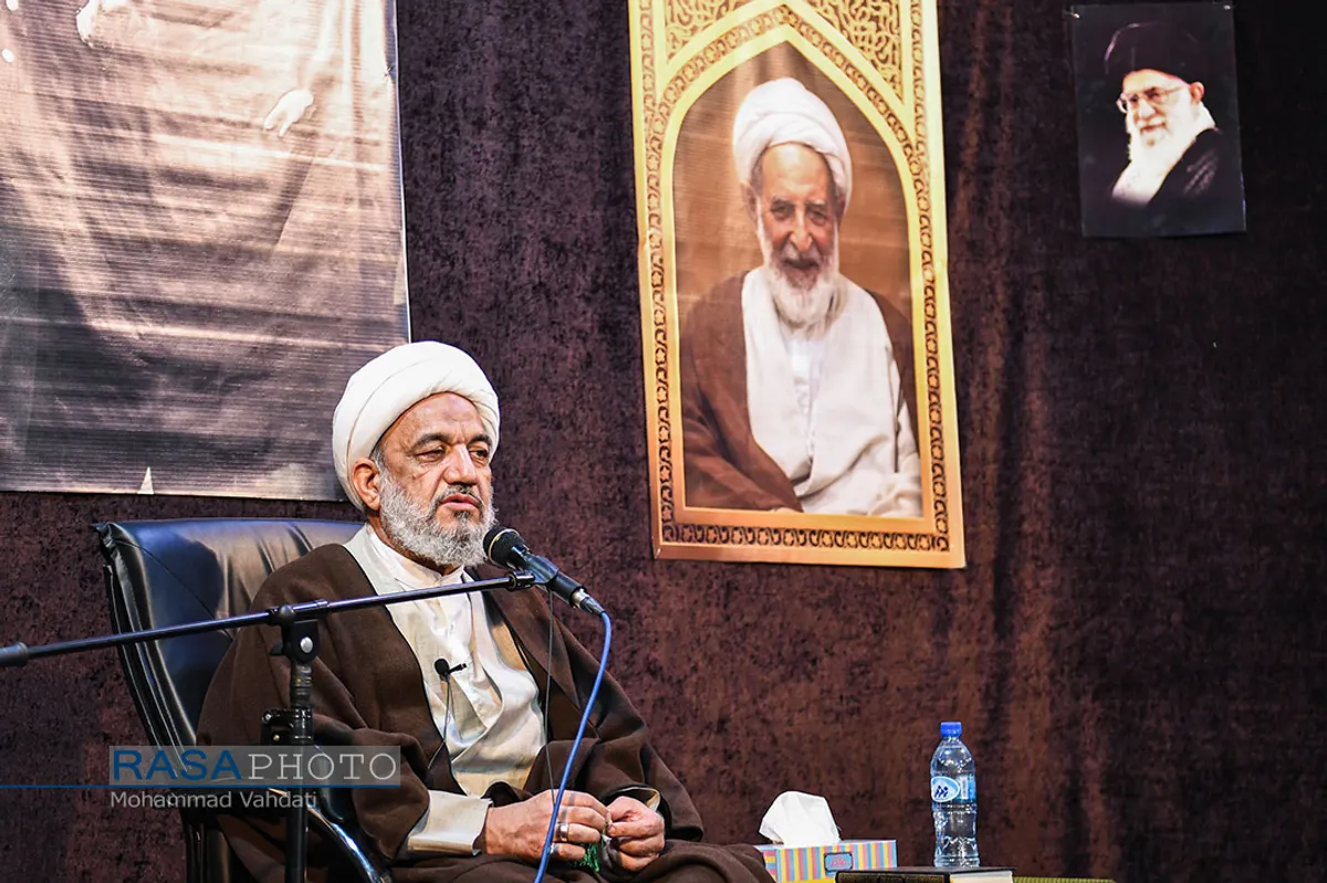 بزرگداشت حضرات آیات یزدی و مصباح یزدی در مدرسه حقانی قم