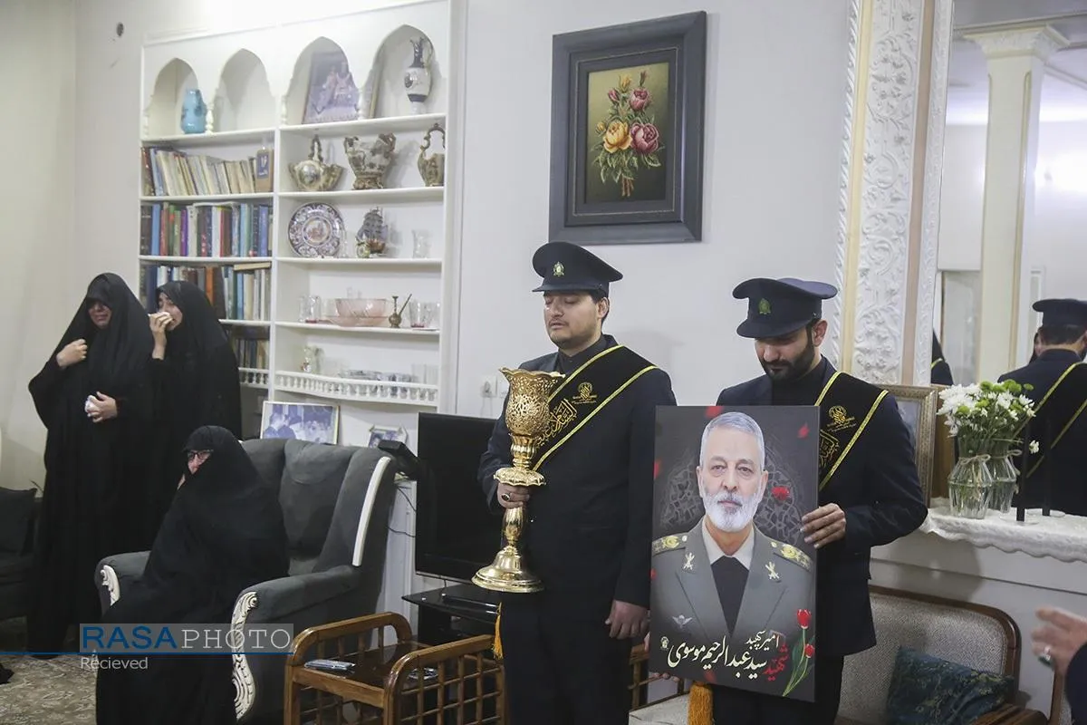 حضور خادمان حرم حضرت معصومه (س) در منزل سپهبد شهید عبدالرحیم موسوی