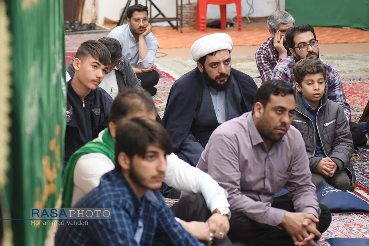 مناجات خوانی شب&zwnj;های ماه مبارک رمضان در هیئت محبین اهلبیت