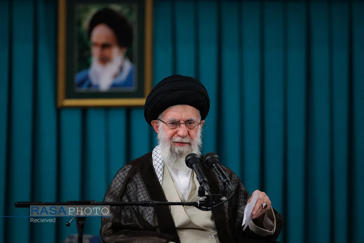 دیدار جمعی از دانش&zwnj;آموزان با مقام معظم رهبری1