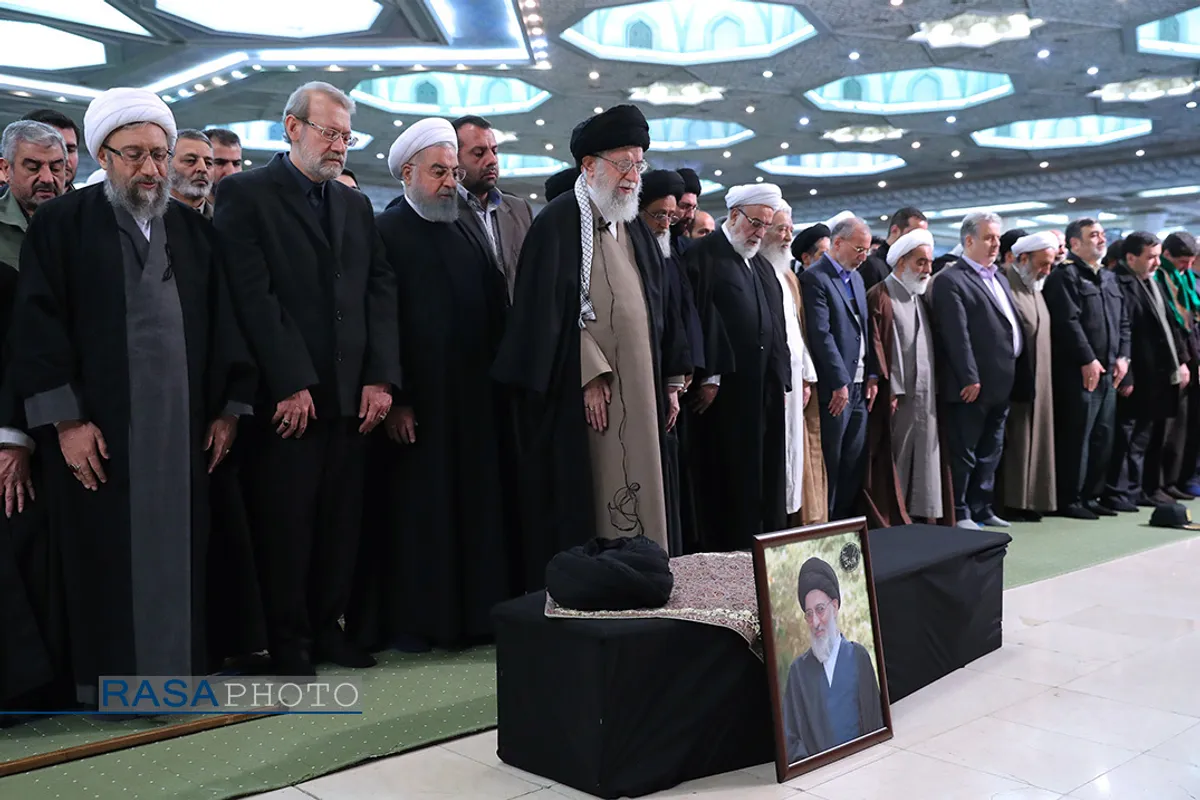 مراسم اقامه نماز بر پیکر آیت&zwnj;الله هاشمی شاهرودی به امامت رهبر انقلاب